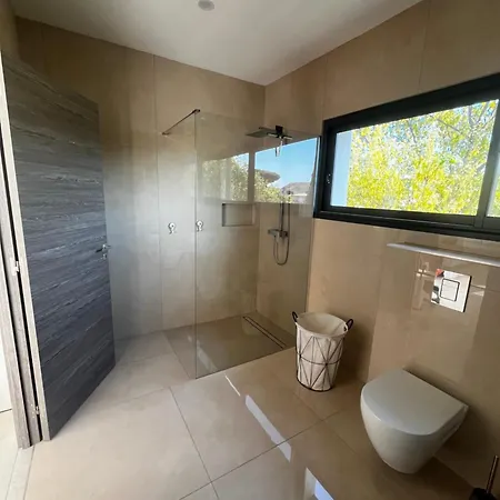 Villa 200m2 -plages - Piscine Chauffee